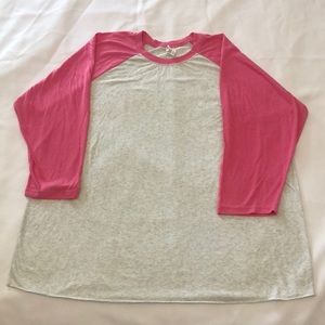 Gray and Pink Soft 3x Shirt quarter length sleeves